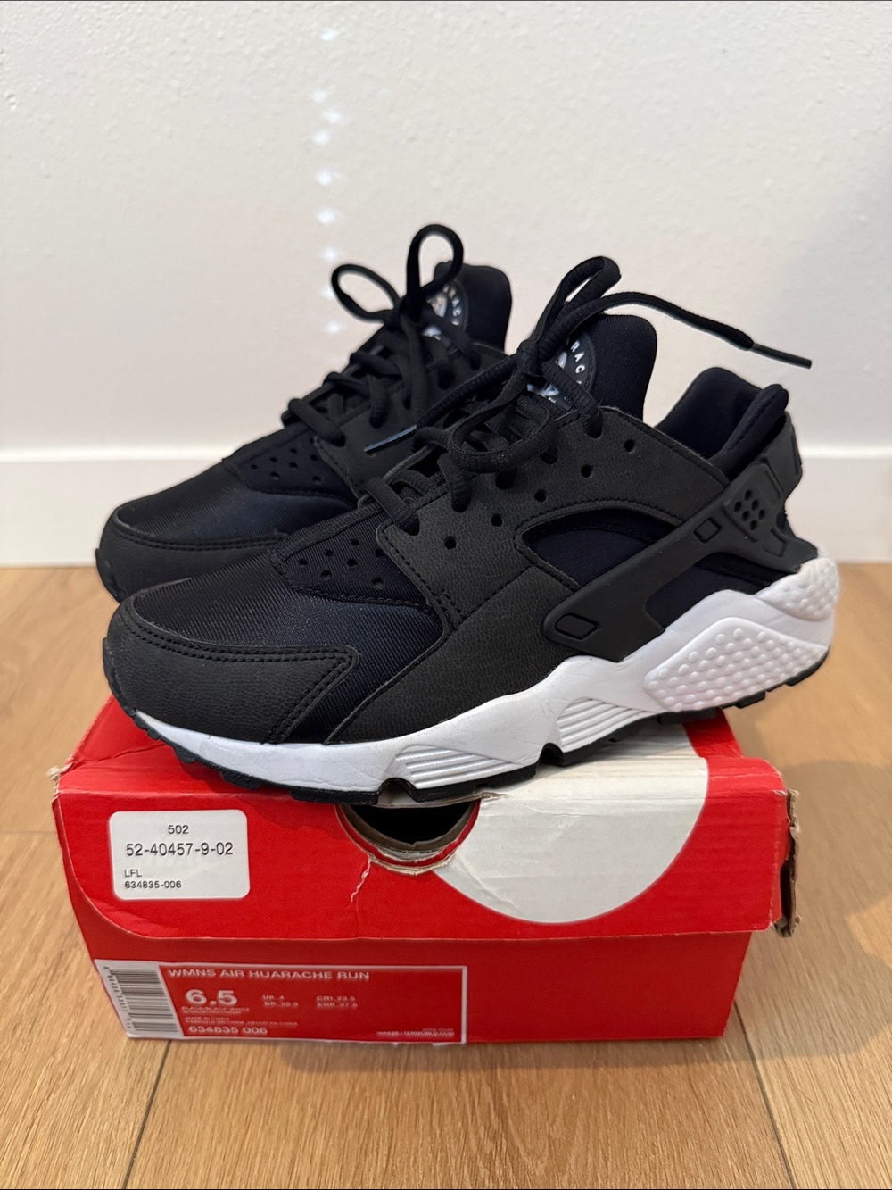 Nike Women’s Air Huarache Run Sneakers black and white 6.5